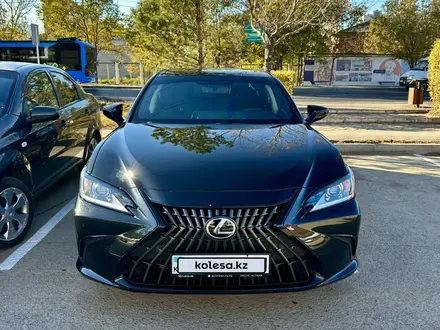 Lexus ES 250 2022 года за 23 500 000 тг. в Астана – фото 2