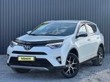 Toyota RAV4 2017 года за 11 500 000 тг. в Актобе