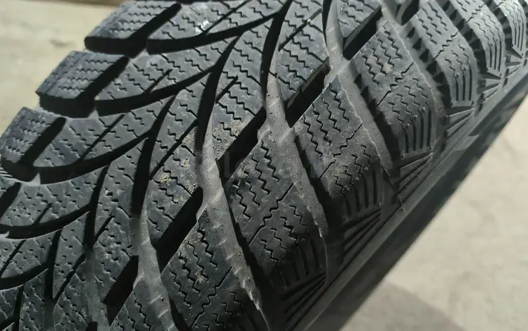 Одна зимняя шина липучка 245/70R16 за 20 000 тг. в Алматы