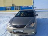 Toyota Camry 2005 года за 5 600 000 тг. в Актобе – фото 2