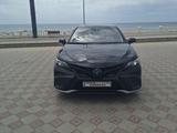 Toyota Camry 2022 года за 12 500 000 тг. в Актау – фото 2