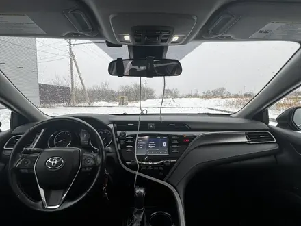 Toyota Camry 2019 года за 13 000 000 тг. в Уральск – фото 6