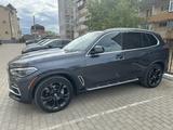 BMW X5 2018 года за 25 000 000 тг. в Уральск – фото 2