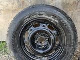 Зимнюю резину в комплекте с дисками за 100 000 тг. в Актобе
