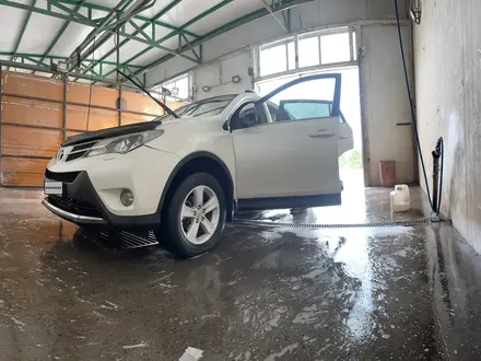 Toyota RAV4 2013 года за 9 000 000 тг. в Актобе