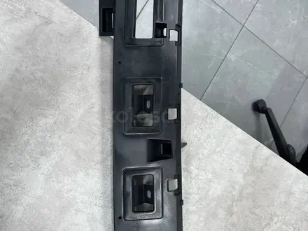Кронштейн центральный Hyundai NEW ORIGINAL за 55 000 тг. в Алматы – фото 3