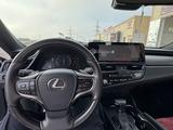 Lexus ES 300h 2023 годаүшін19 000 000 тг. в Актау – фото 2