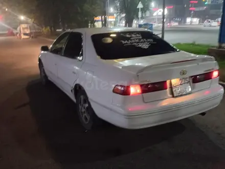 Toyota Camry 1998 года за 3 000 000 тг. в Алматы – фото 4