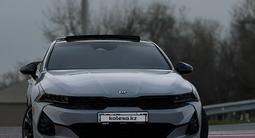 Kia K5 2021 года за 13 900 000 тг. в Казыгурт