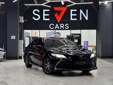 Toyota Camry 2021 года за 15 500 000 тг. в Астана