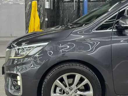 Kia Carnival 2020 года за 17 000 000 тг. в Шымкент – фото 4