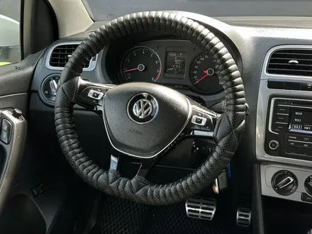 Volkswagen Polo 2016 года за 6 090 000 тг. в Актобе – фото 20
