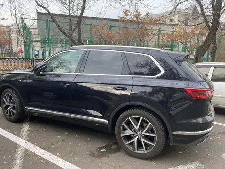 Volkswagen Touareg 2020 года за 30 000 000 тг. в Алматы