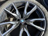 Диски оригинальные от BMW x7 755 стиль с резиной Continental Premium за 1 500 000 тг. в Караганда – фото 2