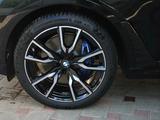 Диски оригинальные от BMW x7 755 стиль с резиной Continental Premium за 1 500 000 тг. в Караганда