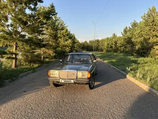 Mercedes-Benz E 230