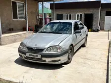 Toyota Avensis, 2001