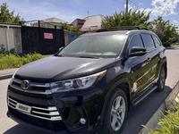 Toyota Highlander 2017 года за 19 800 000 тг. в Шымкент