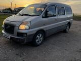 Hyundai Starex 2005 годаүшін3 000 000 тг. в Астана – фото 2