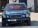 Mercedes-Benz E 240 1998 года за 2 200 000 тг. в Шымкент – фото 2
