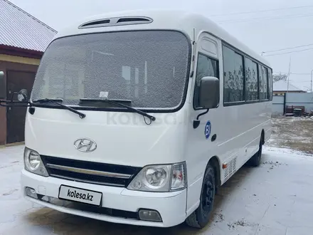 Hyundai  County 2014 года за 7 500 000 тг. в Атырау – фото 2