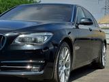 BMW 750 2014 года за 10 000 000 тг. в Алматы