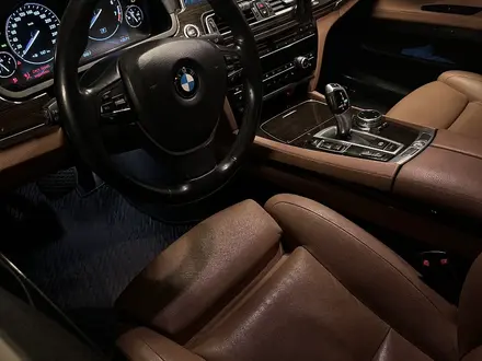 BMW 750 2014 года за 10 000 000 тг. в Алматы – фото 11