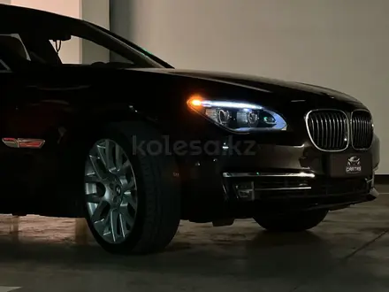 BMW 750 2014 года за 10 000 000 тг. в Алматы – фото 19