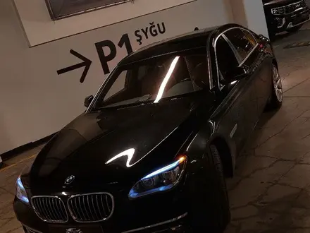 BMW 750 2014 года за 10 000 000 тг. в Алматы – фото 28