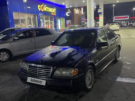 Mercedes-Benz C 200 1994 года за 1 200 000 тг. в Алматы