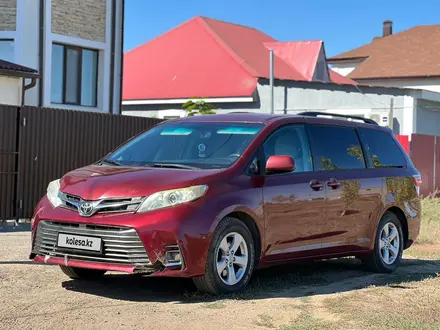 Toyota Sienna 2015 года за 10 900 000 тг. в Уральск