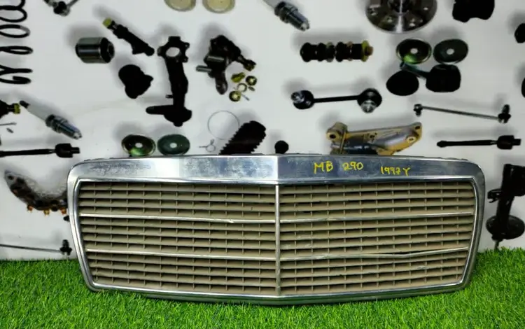 Решетка на Mercedes Benz 210 Мерседес 210 за 10 000 тг. в Алматы