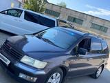 Mitsubishi Chariot 1999 года за 2 500 000 тг. в Актобе – фото 2