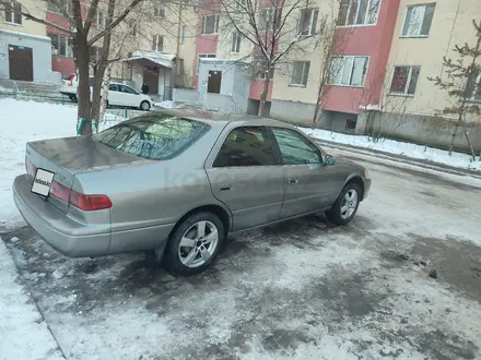 Toyota Camry 2000 года за 2 800 000 тг. в Астана – фото 2