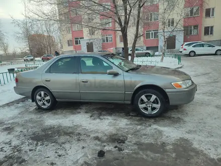 Toyota Camry 2000 года за 2 800 000 тг. в Астана – фото 3