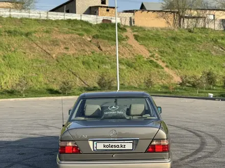 Mercedes-Benz E 320 1994 года за 5 400 000 тг. в Шымкент – фото 6