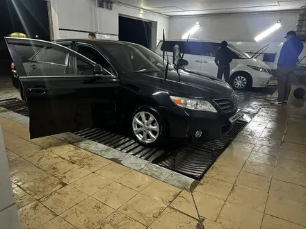 Toyota Camry 2009 года за 5 000 000 тг. в Атырау – фото 2