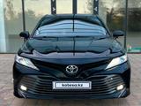 Toyota Camry 2018 года за 13 390 000 тг. в Шымкент – фото 3