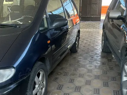 Volkswagen Sharan 1996 года за 1 300 000 тг. в Тараз – фото 2