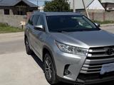 Toyota Highlander 2018 года за 18 000 000 тг. в Шымкент – фото 2