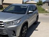 Toyota Highlander 2018 года за 18 000 000 тг. в Шымкент – фото 4