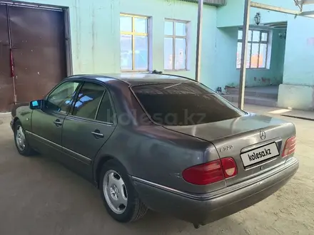 Mercedes-Benz E 320 1996 года за 2 000 000 тг. в Алматы – фото 3