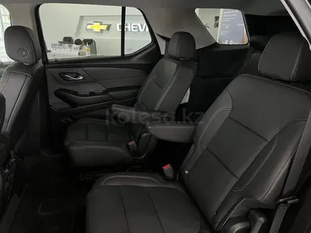 Chevrolet Traverse Premier 2022 года за 24 490 000 тг. в Актобе – фото 9