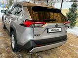 Toyota RAV4 2021 года за 13 800 000 тг. в Уральск – фото 5