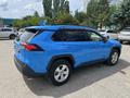 Toyota RAV4 2021 года за 15 500 000 тг. в Актобе – фото 4