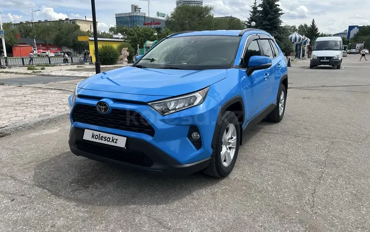 Toyota RAV4 2021 года за 15 500 000 тг. в Актобе