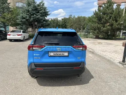 Toyota RAV4 2021 года за 15 500 000 тг. в Актобе – фото 5