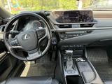 Lexus ES 300h 2019 годаүшін18 500 000 тг. в Алматы – фото 3