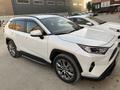 Toyota RAV4 2021 годаүшін18 350 000 тг. в Актобе – фото 2