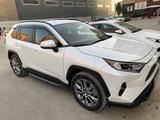 Toyota RAV4 2021 годаүшін18 350 000 тг. в Актобе – фото 2
